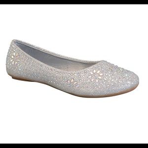 Women’s BellaDia silver rhinestone ballet flat 7.5